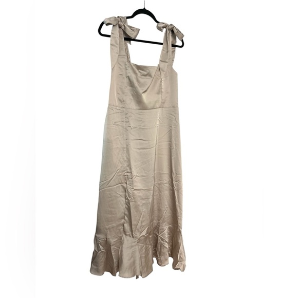 NWT! Show Me Your MuMu Claire MIDI Satin - Picture 5 of 6